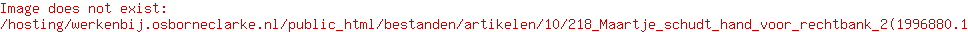 maartje schudt hand voor rechtbank 2(1996880.1)
